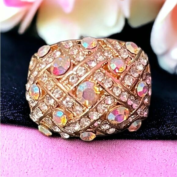 Aurora Borealis Rhinestone Gold Tone Statement Ring Size 9 NWT - Picture 3 of 4